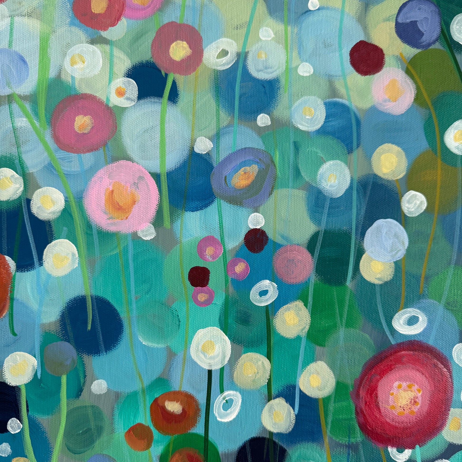 Close-Up: Colourful abstract painting of flowers with a blue background